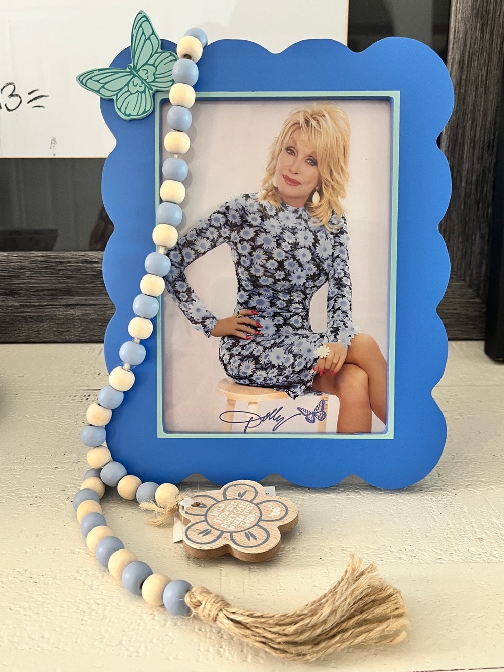 NWT Dolly Parton 5x7 Blue Scalloped Photo Frame with Bead Garland